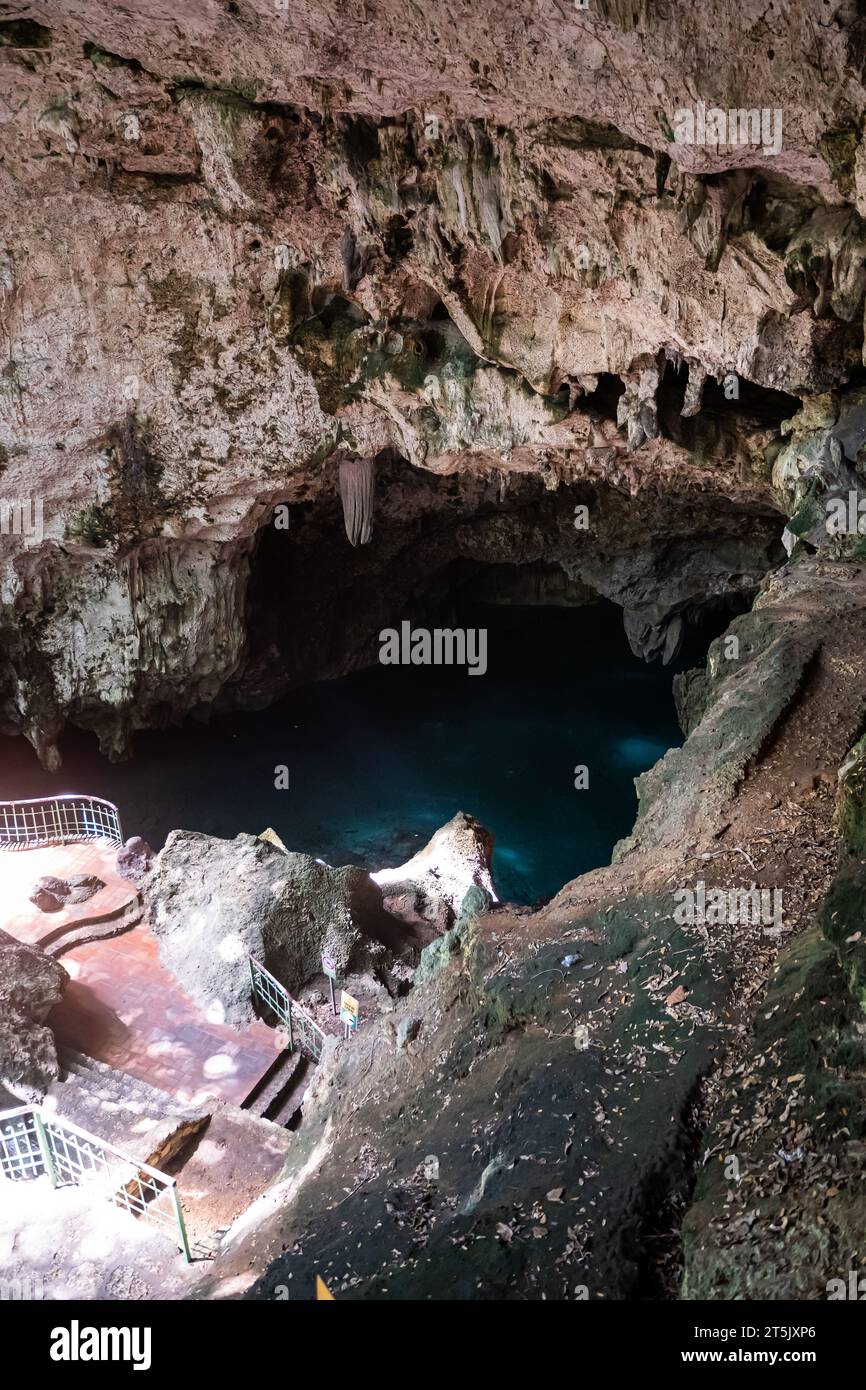 Splendida vista del Parco Nazionale dei 3 occhi a Santo Domingo, Repubblica Dominicana, laguna subacquea, grotte, giardini Foto Stock