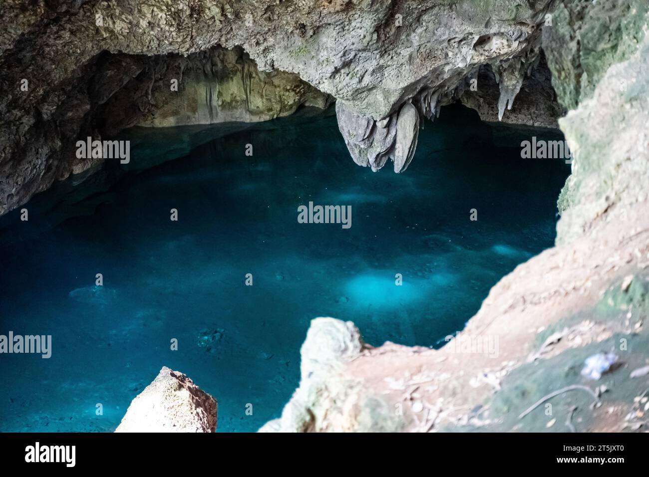 Splendida vista del Parco Nazionale dei 3 occhi a Santo Domingo, Repubblica Dominicana, laguna subacquea, grotte, giardini Foto Stock