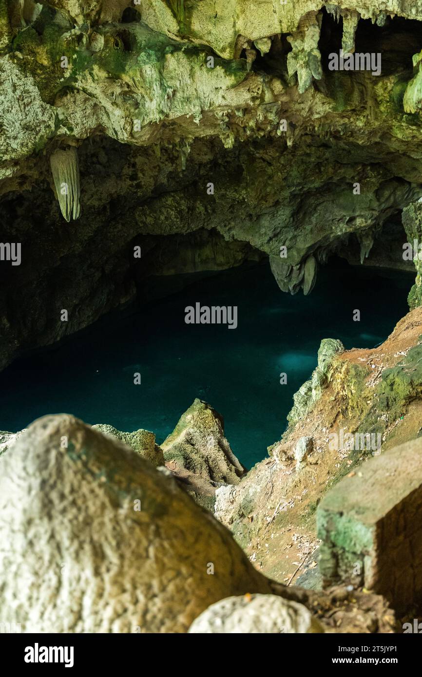 Splendida vista del Parco Nazionale dei 3 occhi a Santo Domingo, Repubblica Dominicana, laguna subacquea, grotte, giardini Foto Stock