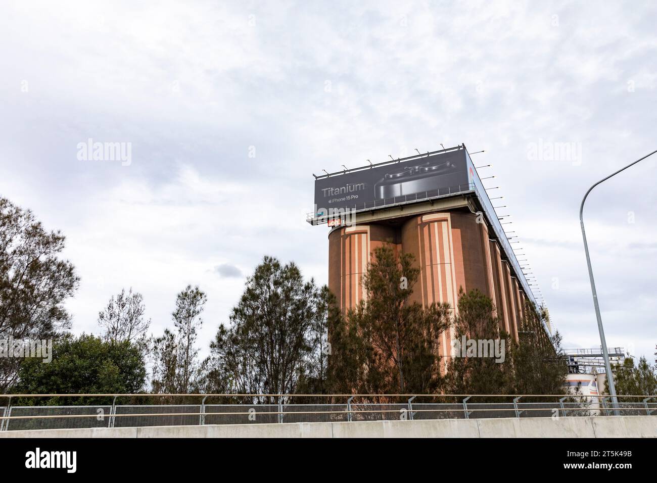 Cartellone gigante a silo di Glebe Island con pubblicità Foto Stock