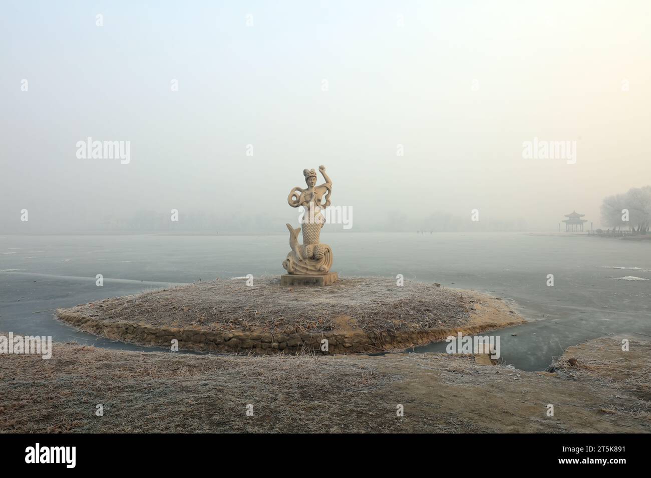 Scultura della Sirenetta nel parco Foto Stock