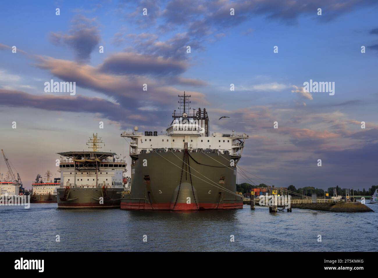 Rotterdam, PAESI BASSI - 3 settembre 2022: Nave semisommergibile per il sollevamento pesante Fjord Harbor nel porto di Rotterdam Foto Stock