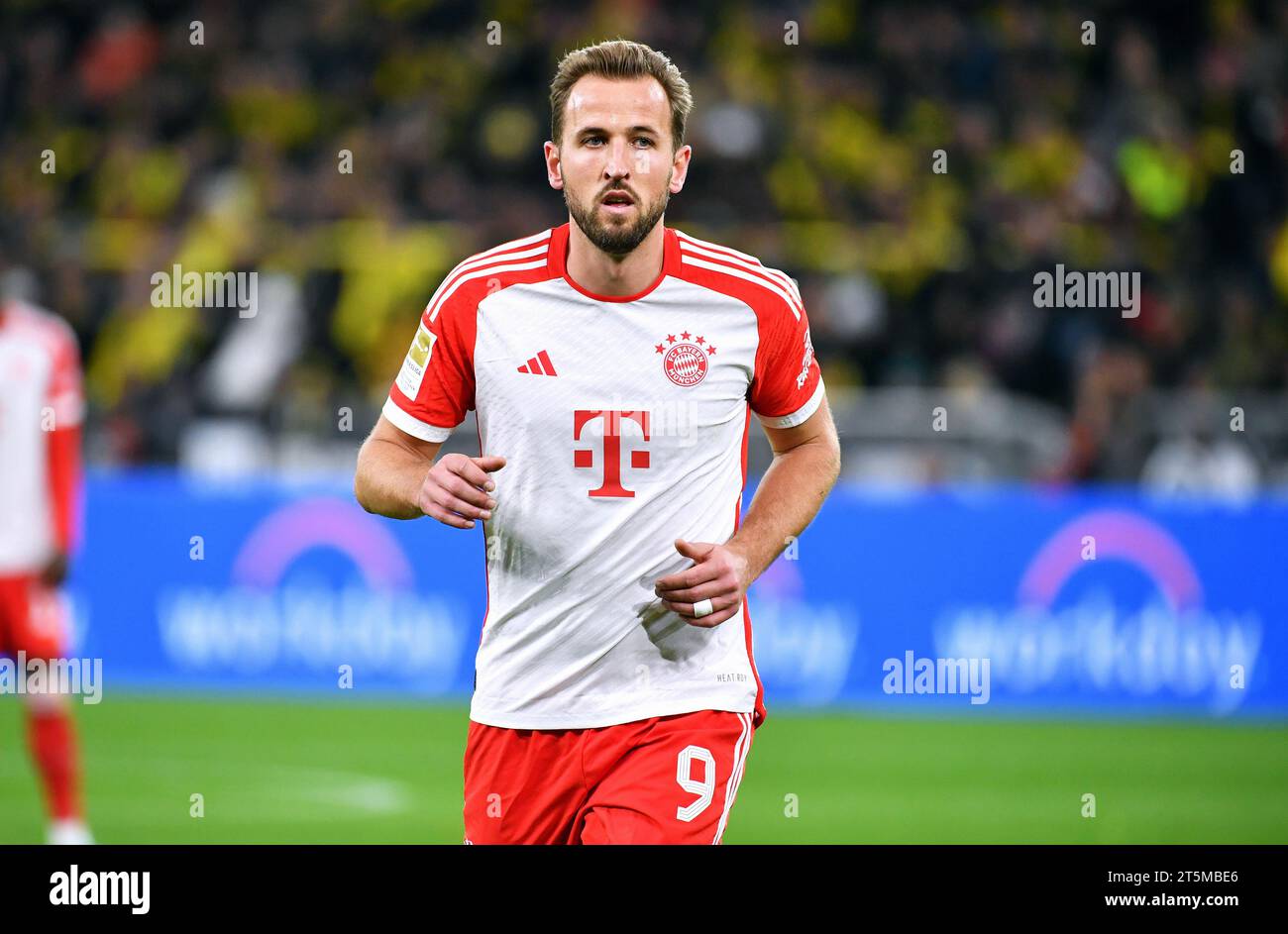 Bundesliga, Signal Iduna Park Dortmund: Borussia Dortmund vs FC Bayern München; Harry Kane (FCB) Foto Stock