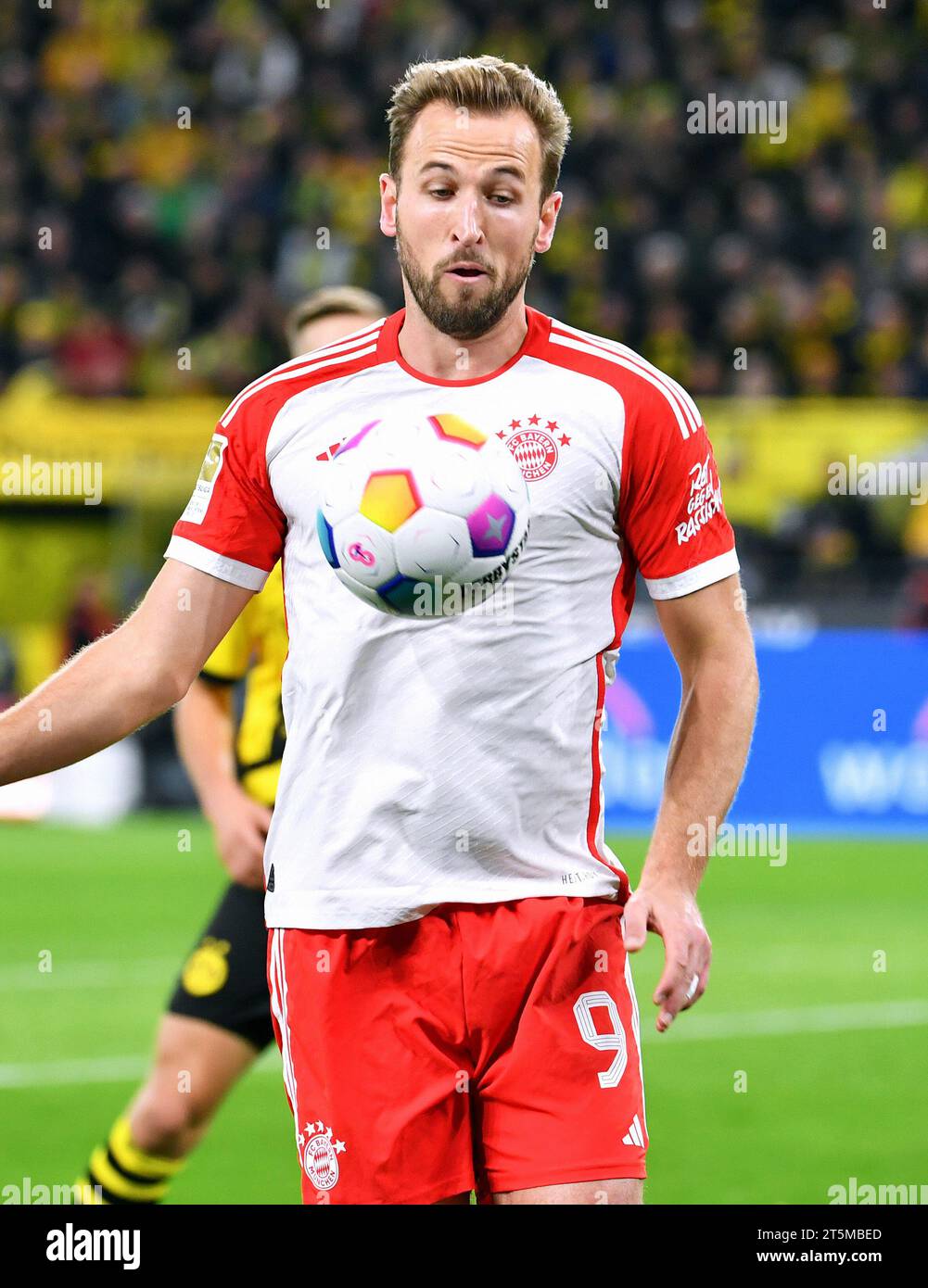 Bundesliga, Signal Iduna Park Dortmund: Borussia Dortmund vs FC Bayern München; Harry Kane (FCB) Foto Stock