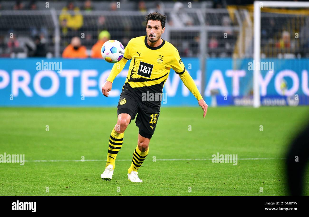 Bundesliga, Signal Iduna Park Dortmund: Borussia Dortmund vs FC Bayern München; Mats Hummels (BVB) Foto Stock
