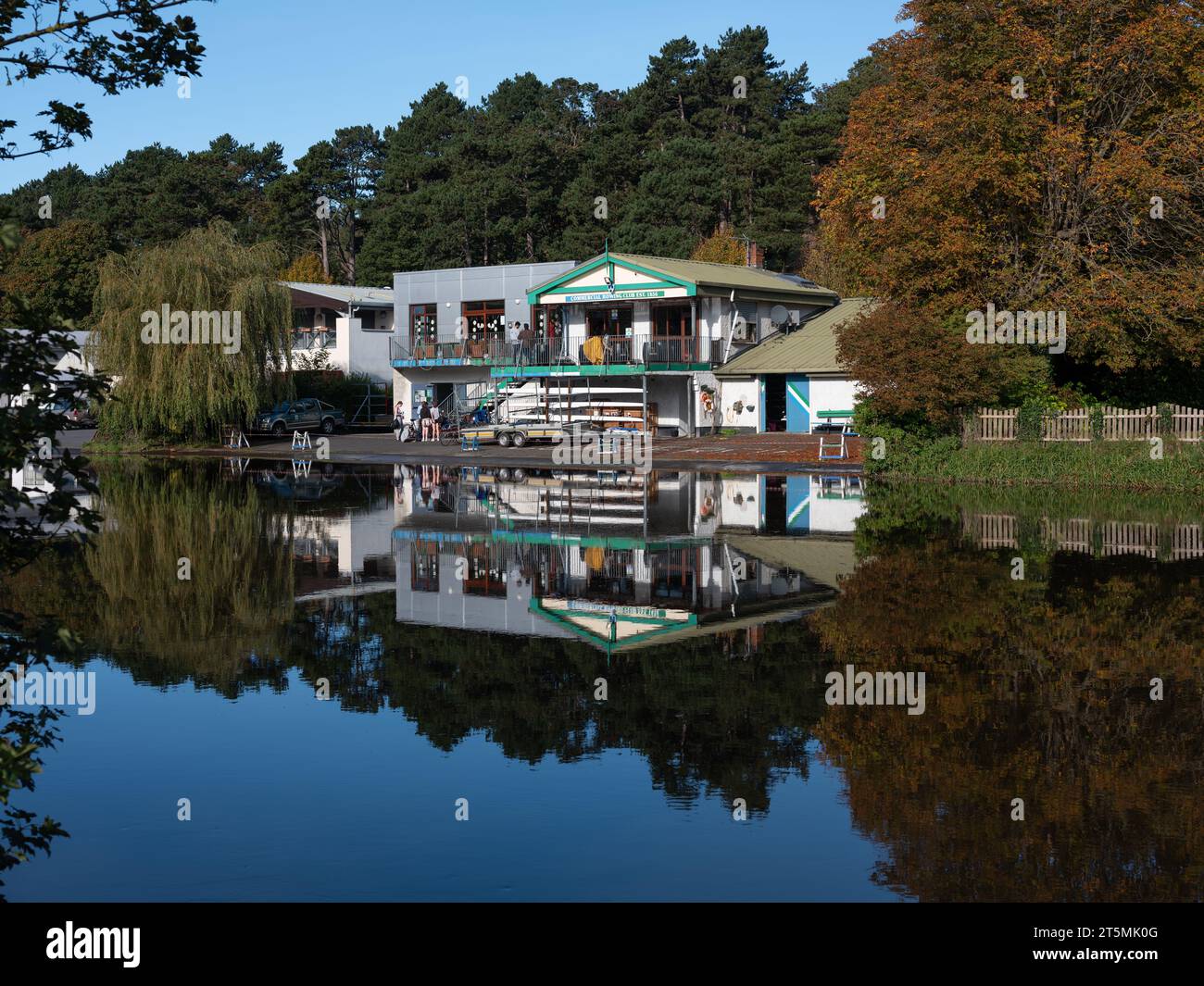 Club di canottaggio sul fiume Liffey a Islandbridge, Dublino, Irlanda. Foto Stock