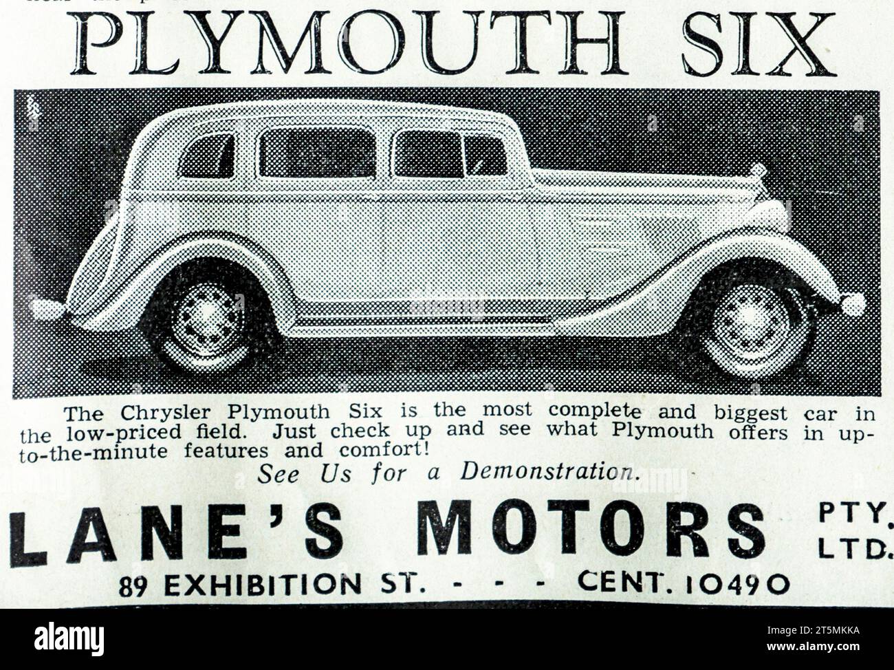 Una pubblicità australiana del 1934 per la Chrysler Plymouth Six-«l’auto più completa e più grande nel settore dei prezzi bassi». L'annuncio è stato pubblicato da Lanes Motors 89 Exhibition Street, Melbourne. Foto Stock