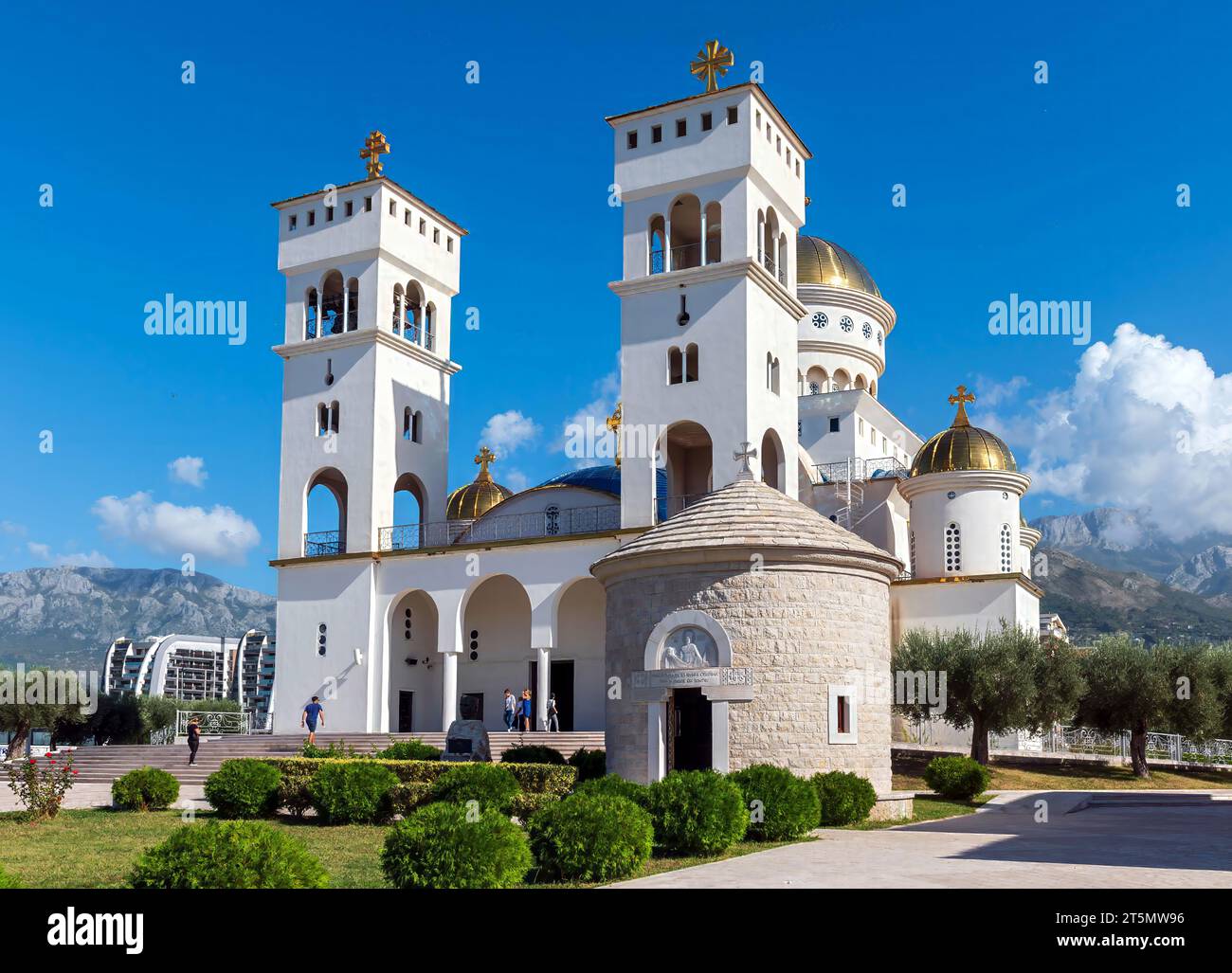 La Chiesa di S.. Jovan Vladimir è una chiesa ortodossa serba situata a Bar, Montenegro. Fu costruito tra il 2006 e il 2016 Foto Stock