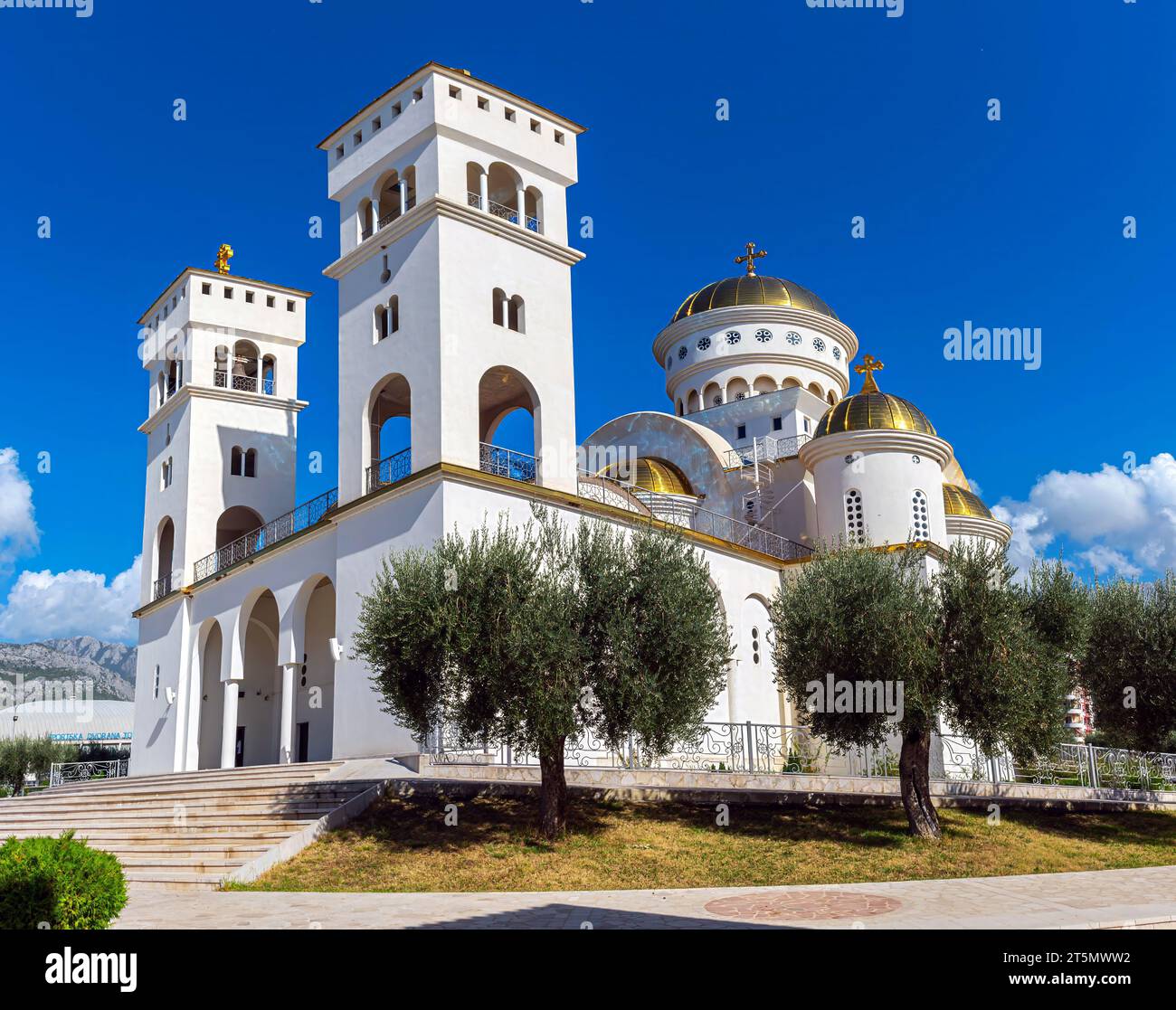 La Chiesa di S.. Jovan Vladimir è una chiesa ortodossa serba situata a Bar, Montenegro. Fu costruito tra il 2006 e il 2016 Foto Stock