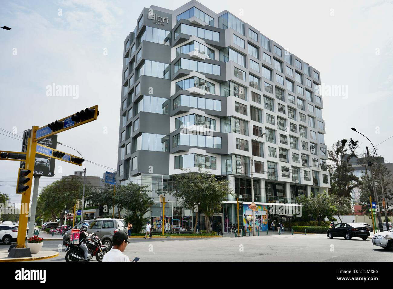 Vista esterna dell'Aloft Hotel. Miraflores, Lima, Perù, 3 ottobre 2023. Foto Stock