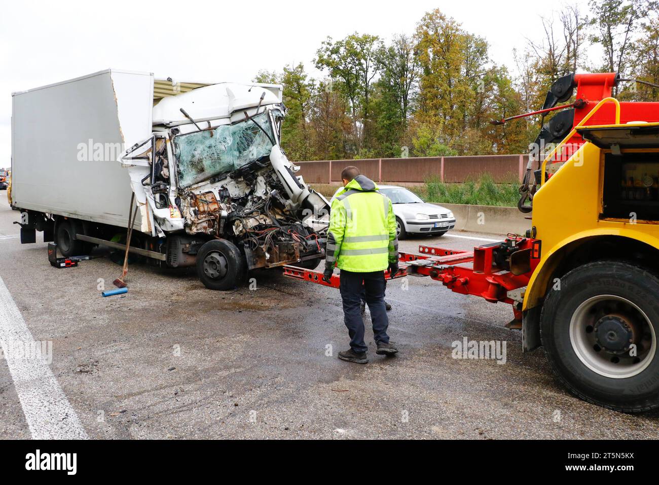 Lebensgefahr Nach LKW-Unfall Auf A8 Bei Pforzheim: LKW Kracht Mit ...