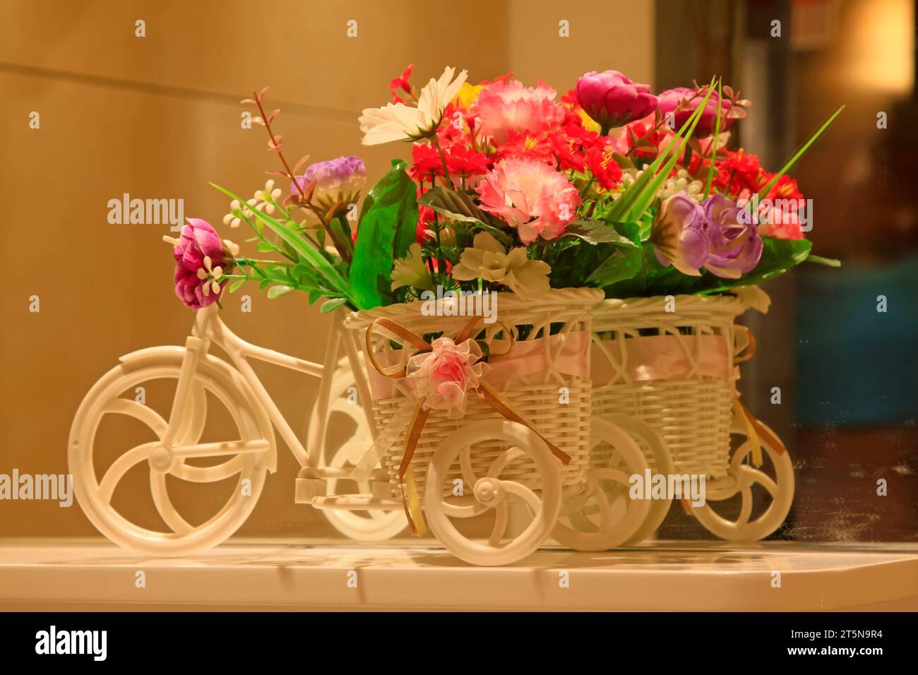 Decorazione di biciclette e fiori, primo piano della foto Foto Stock