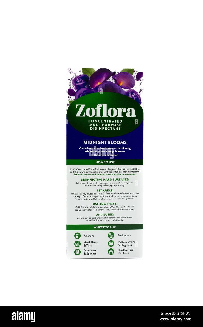 Irvine, Scozia, Regno Unito-21 luglio 2023: Disinfettante multiuso Zoflora concentrato per la fioritura di mezzanotte in una scatola di cartone riciclabile e una bottiglia di plastica wi Foto Stock