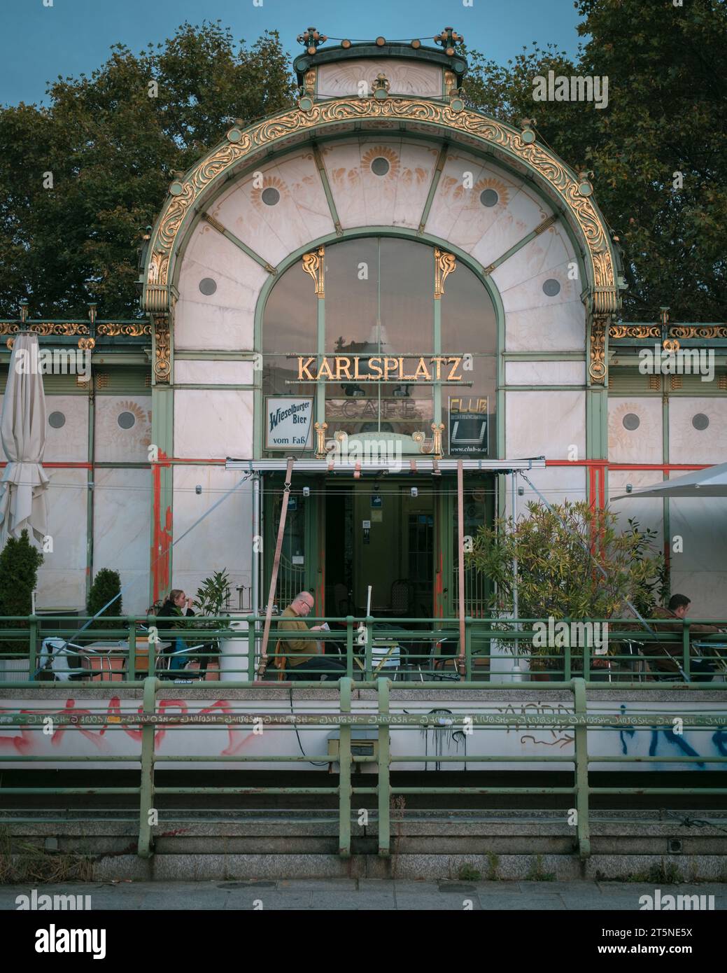 Edificio storico a Karlsplatz, Vienna, Austria Foto Stock