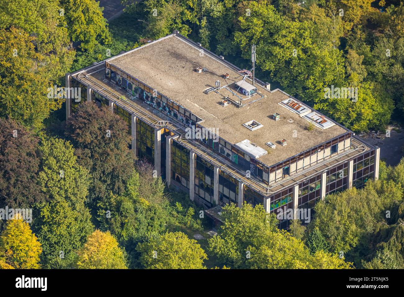 Vista aerea, demolizione prevista, vecchio edificio per uffici Siemens-Nixdorf-Haus su Max-Eyth-Straße per il nuovo edificio residenziale, Westfalendamm, Dortmund, Ru Foto Stock