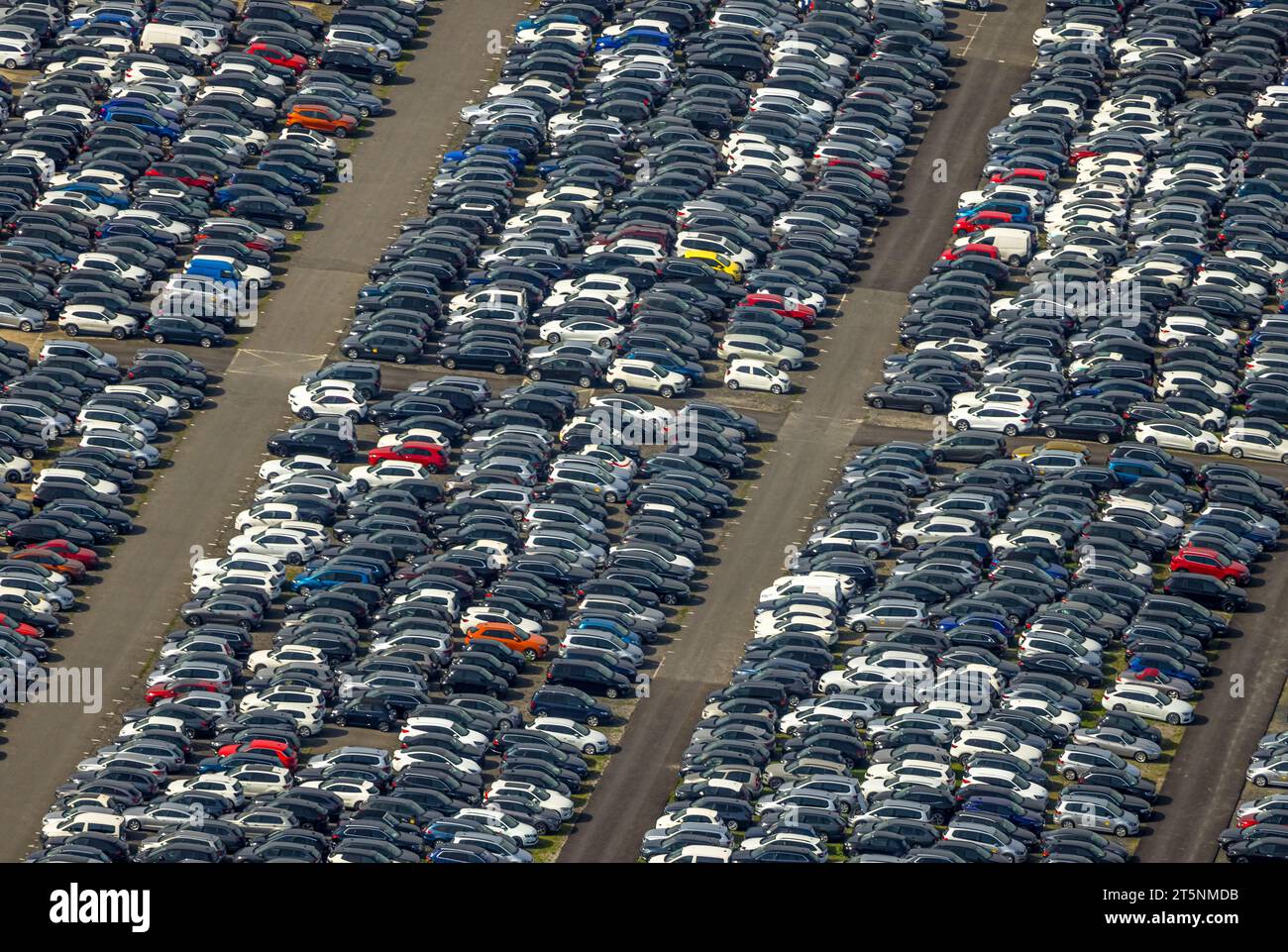 Vista aerea, servizio logistico Autokontor Bayern GmbH, deposito auto, ampio parcheggio, Lindenhorst, Dortmund, regione della Ruhr, Renania settentrionale-Vestfalia, Germa Foto Stock