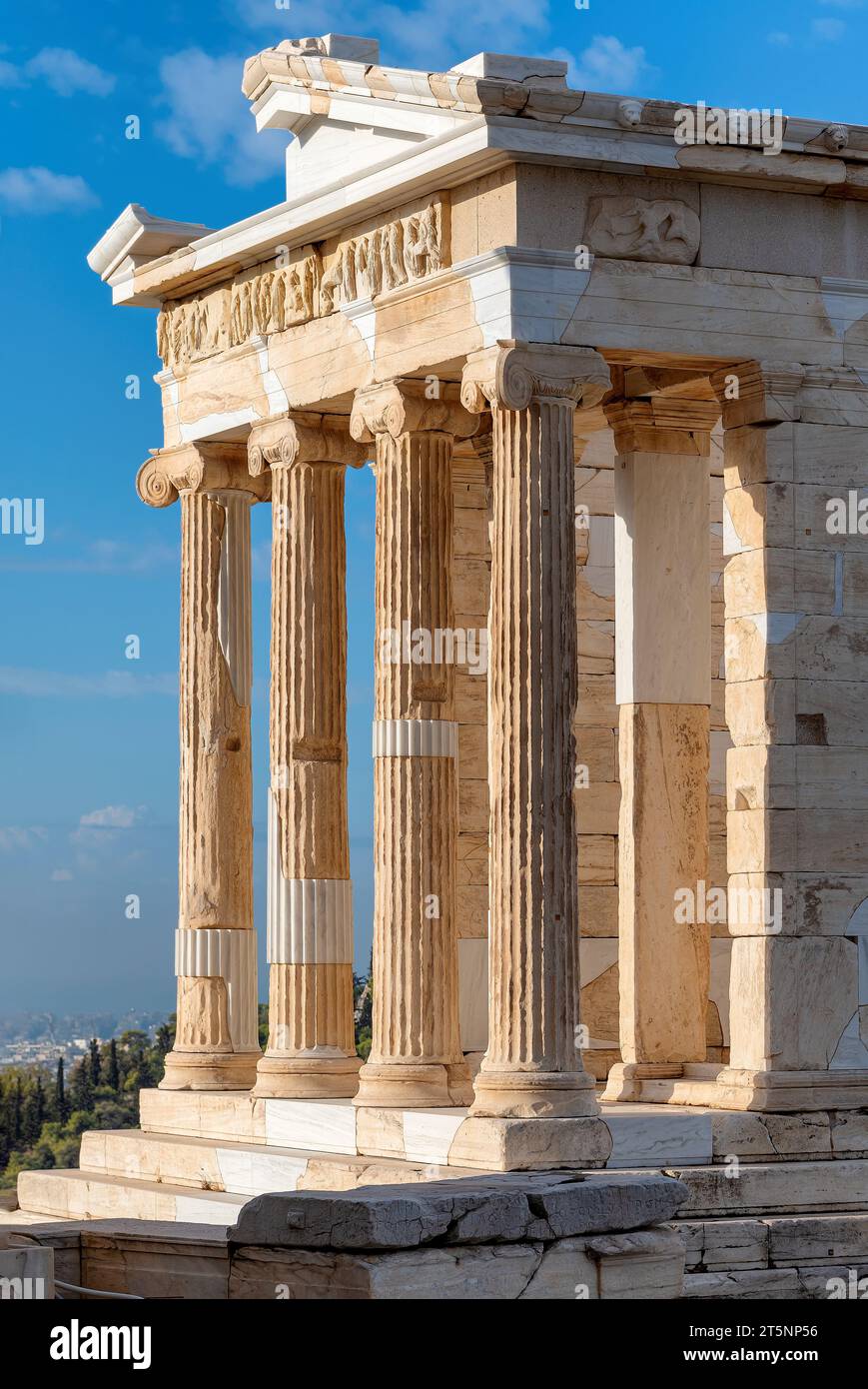 Colonne del Tempio di Atena Nike nell'Acropoli di Atene, Grecia Foto Stock