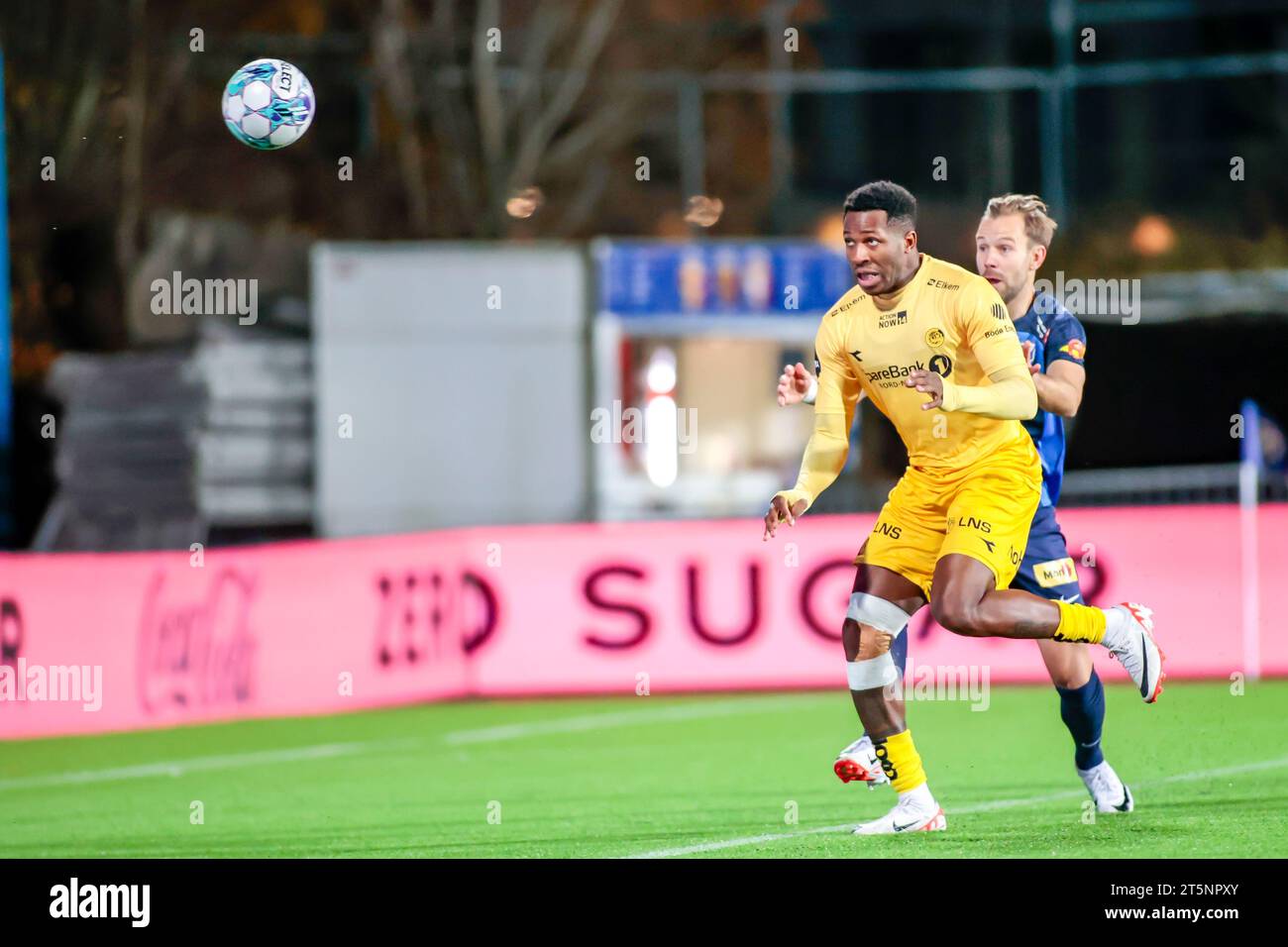 Bærum, Norvegia, 5 novembre 2023. Bodø/Glimt's Faris Pemi Moumbagna con un colpo di testa nel match Eliteserien tra Stabæk e Bodø/Glimt alla Nadderud Arena di Bærum. Crediti: Frode Arnesen/Alamy Live News Foto Stock