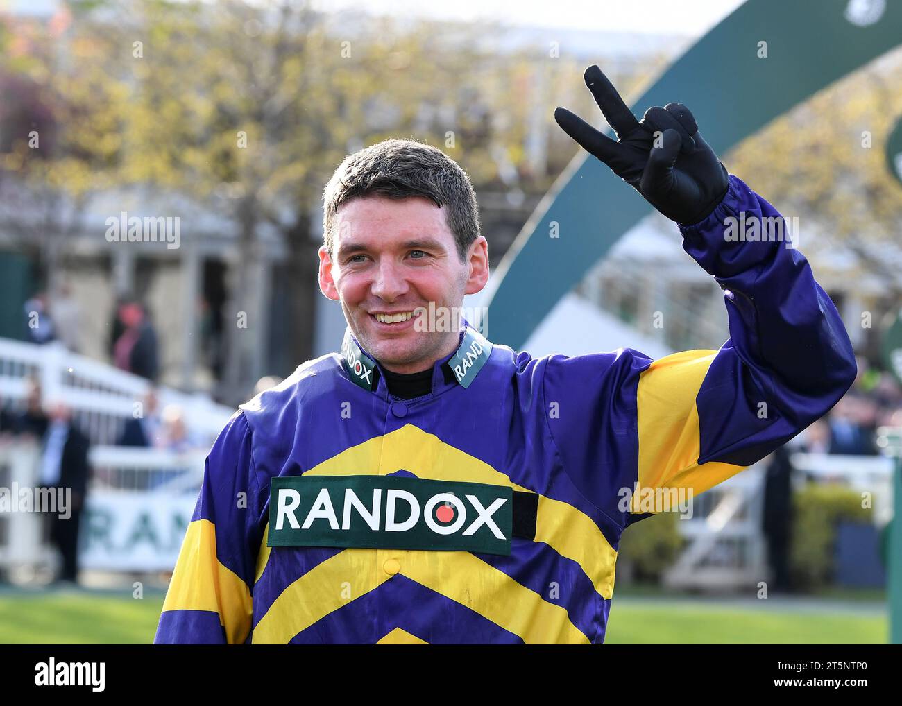 Vincitore del Grand National 2023, Jockey Derek Fox Foto Stock