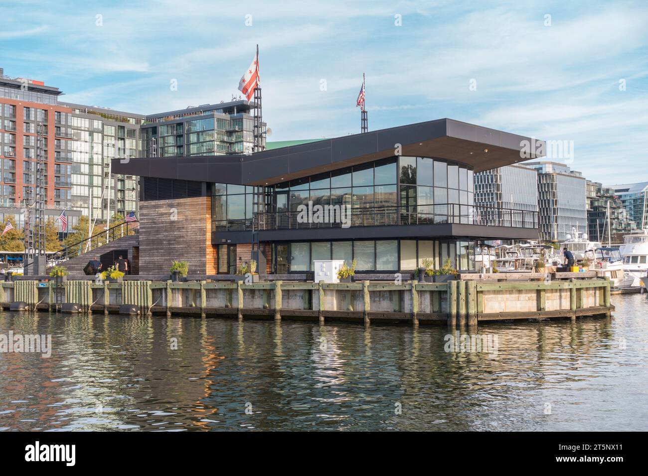 WASHINGTON, DC, USA - The Wharf, edifici e lungomare. Foto Stock