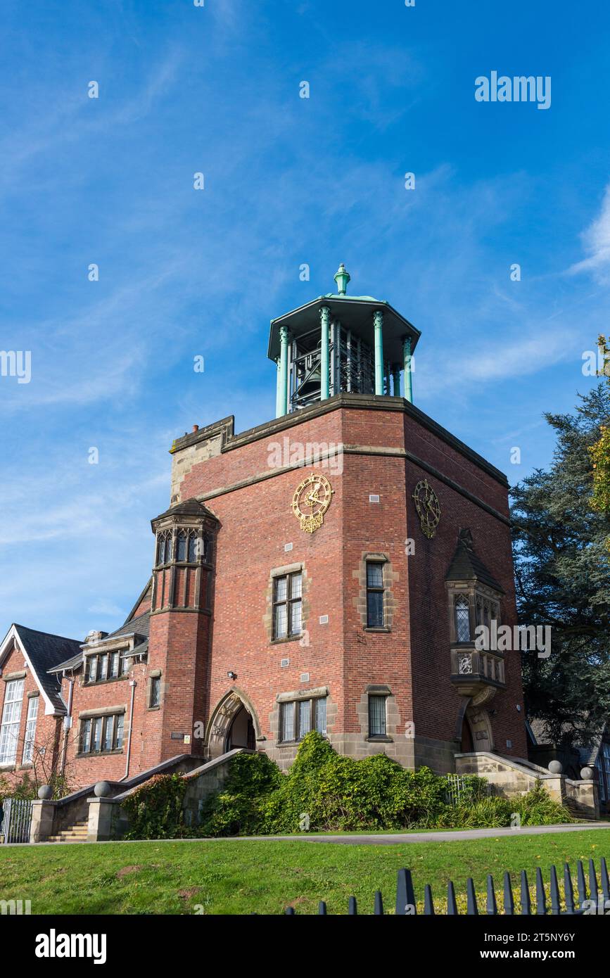 Il Bournville Carillon fu commissionato da George Cadbury nel 1906 e ha 48 campane. Continua a suonare regolarmente. Foto Stock