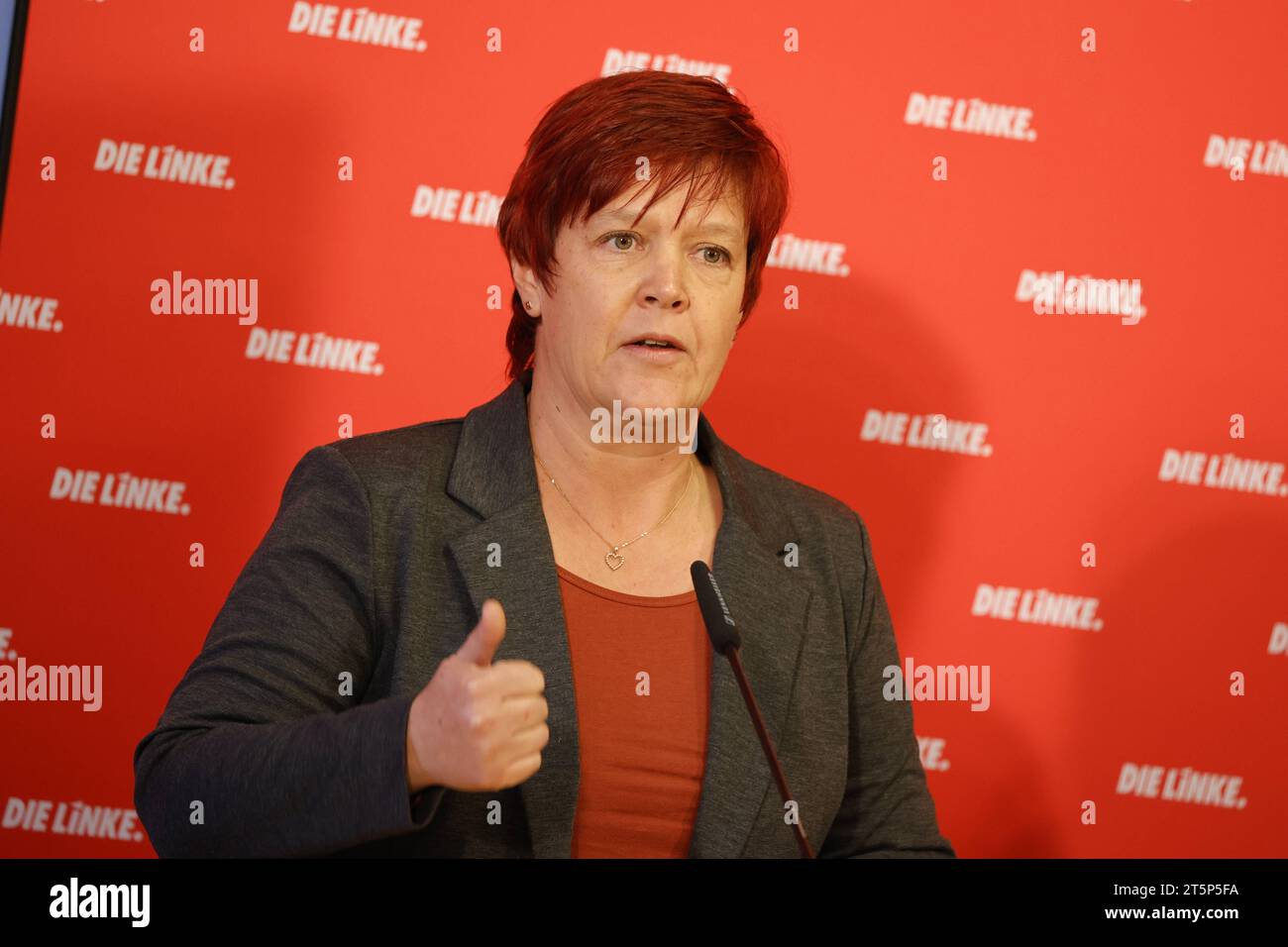 Susanne Ferschl, arbeitspolitischen Sprecherin der Fraktion DIE LINKE im Bundestag, Deutschland, Berlino, DIE LINKE, Pressekonferenz zu aktuellen politischen Themen *** Susanne Ferschl, portavoce della politica del lavoro per il gruppo parlamentare DIE LINKE nel Bundestag, Germania, Berlino, DIE LINKE, conferenza stampa sulle questioni politiche attuali credito: Imago/Alamy Live News Foto Stock