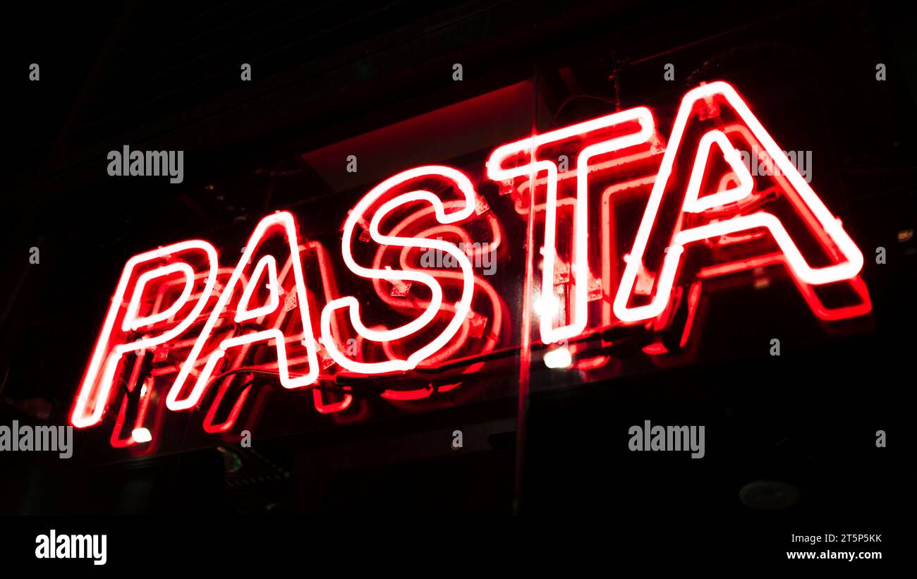 Luci al neon per insegna pasta fast food Foto Stock