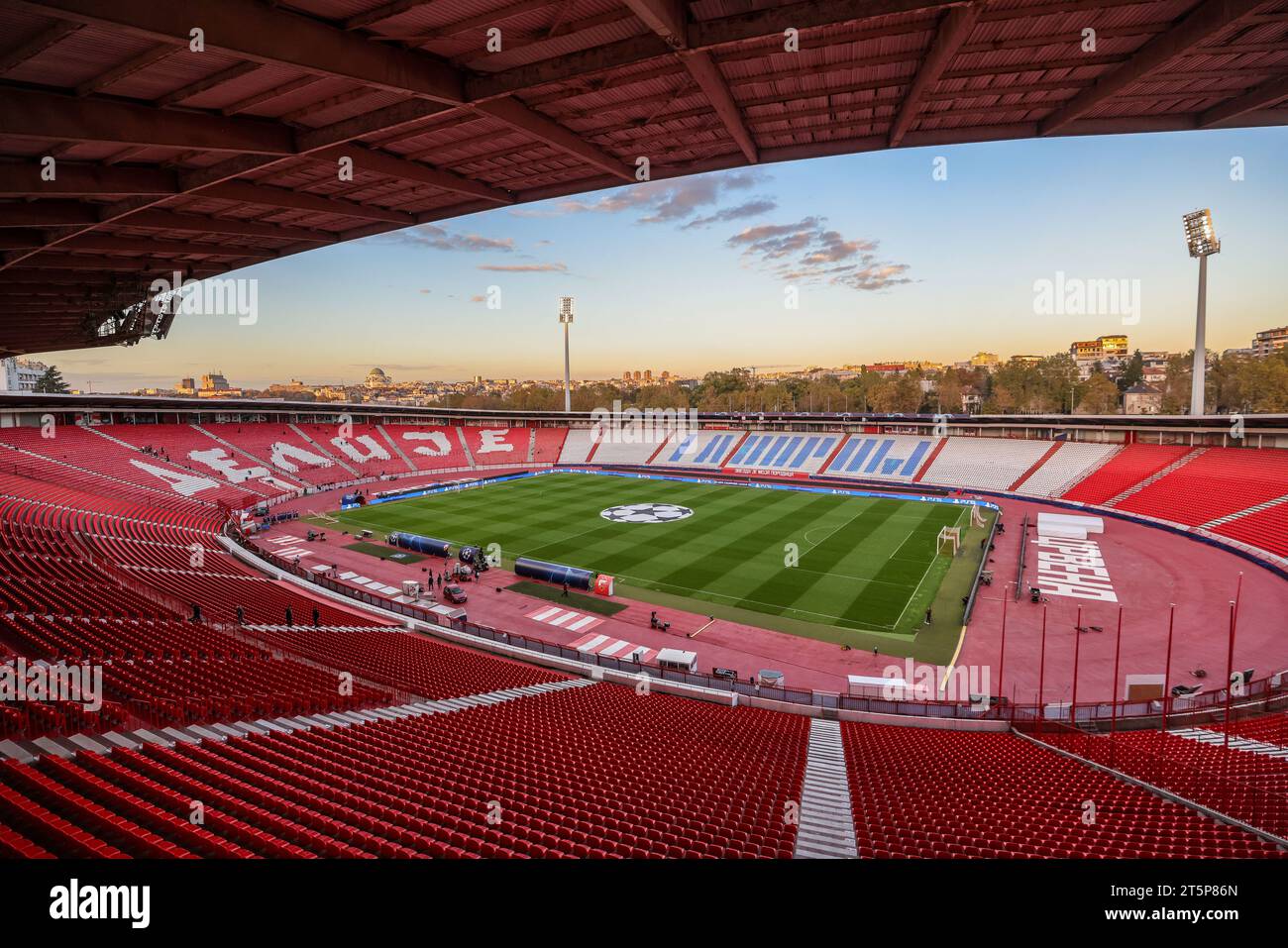 Belgrado, Serbia. 6 novembre 2023. Calcio: Champions League, prima della partita tra Red Star Belgrado e RB Leipzig allo stadio Rajko Mitic. Vista sullo stadio. Crediti: Jan Woitas/dpa/Alamy Live News Foto Stock