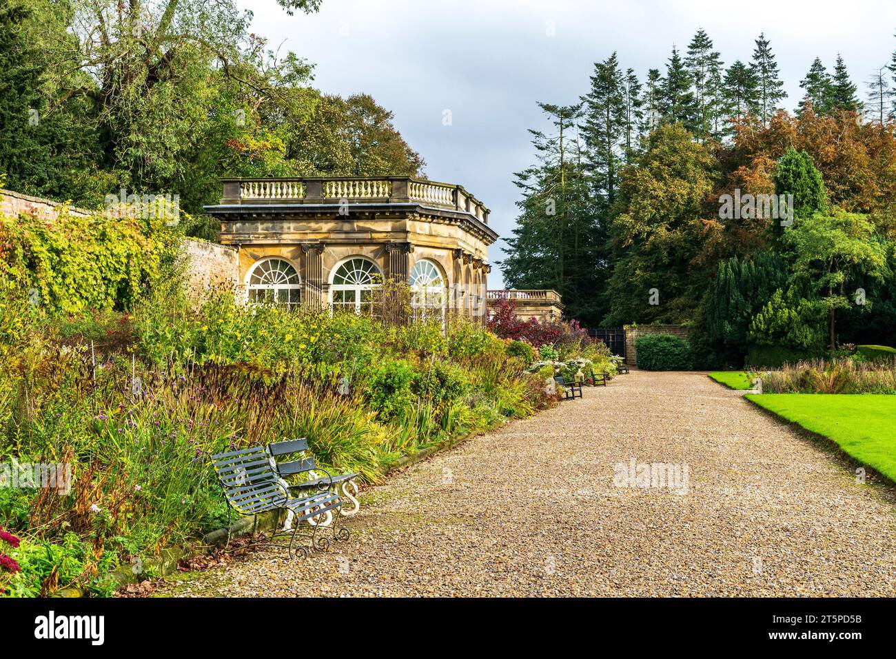 Ripley è un pittoresco villaggio vicino ad Harrogate, meglio conosciuto come la casa del castello di Ripley, una delle più grandi case storiche dell'Inghilterra Foto Stock