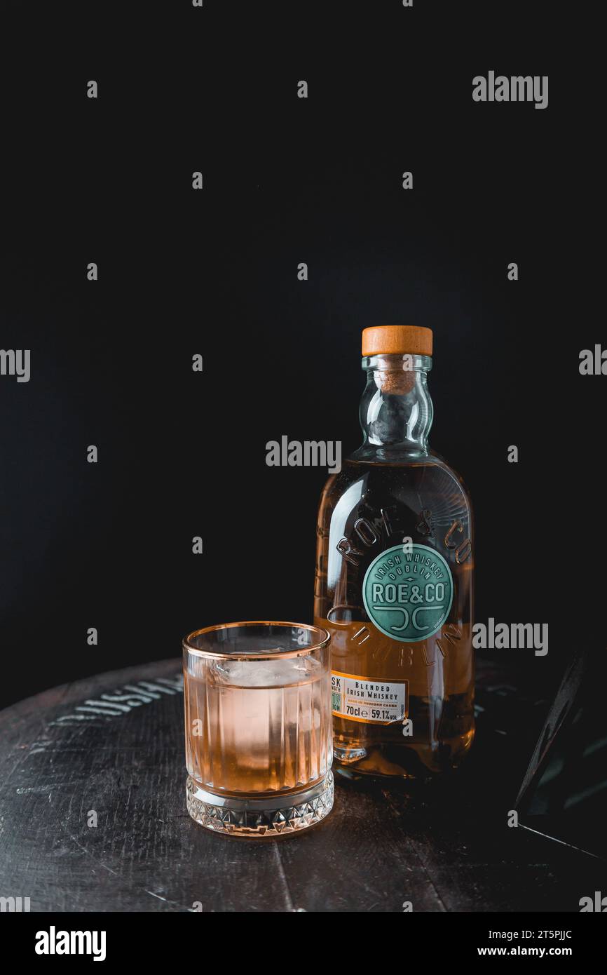 Roe & Co Whiskey Bottle, Thomas Street, Dublino Foto Stock