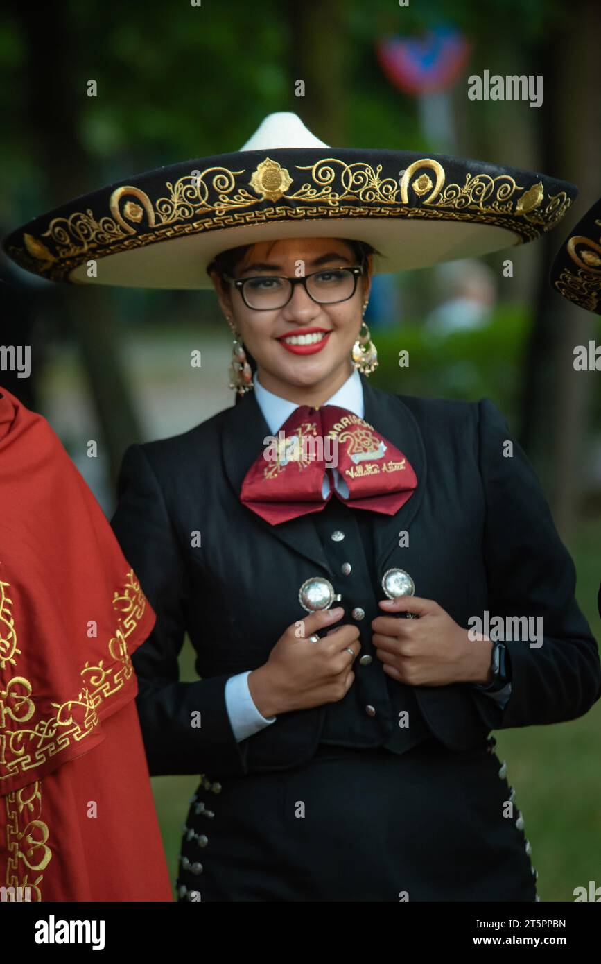 Band messicana di mariachi in costumi tradizionali di mariachi Foto Stock