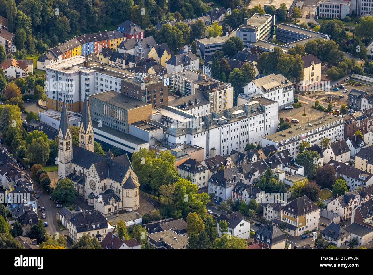 Vista aerea, St. Marien Hospital, Siegen, St. Chiesa cattolica di Michael, sullo sfondo la Siegen Employment Agency, Kernband, Siegerland, North R Foto Stock