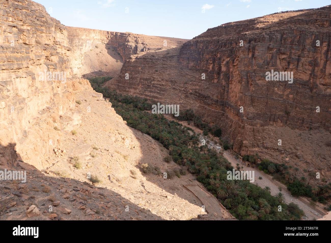 Ammira la famosa gola di Amtoudi nel Maroc meridionale Foto Stock