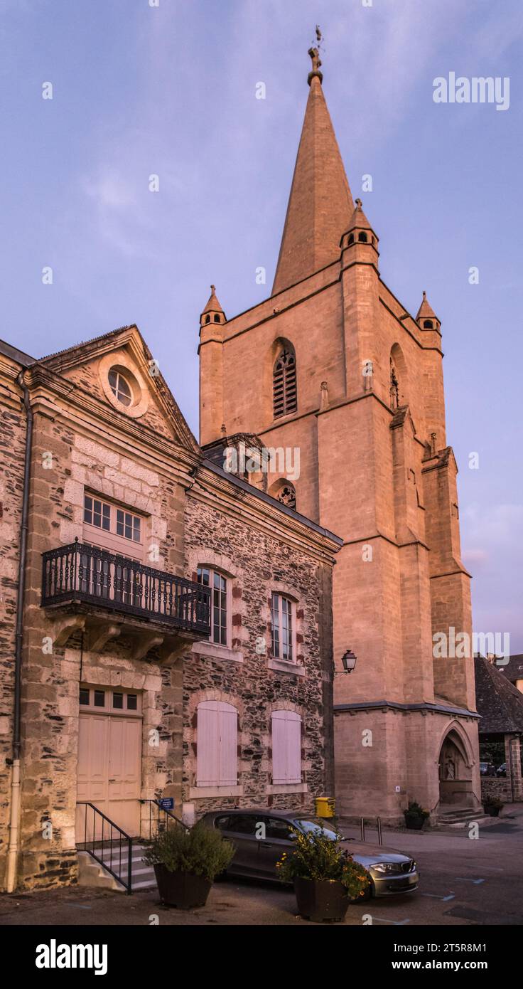 Clocher de l'église Saint Martin au coucher du soleil Foto Stock