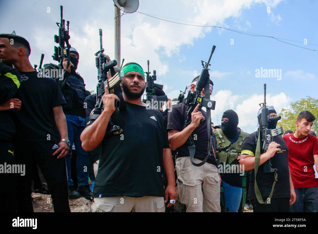 Tulkarm, Palestina. 20 ottobre 2023. Il leader delle Brigate Izz al-DIN al-Qassam affiliato al movimento di resistenza islamica, Hamas, Izz al-DIN Awad (C), assassinato dalle autorità israeliane insieme ad altri tre questo pomeriggio nel centro della città di Tulkarm, nella Cisgiordania settentrionale. (Immagine di credito: © Nasser Ishtayeh/SOPA Images via ZUMA Press Wire) SOLO USO EDITORIALE! Non per USO commerciale! Foto Stock