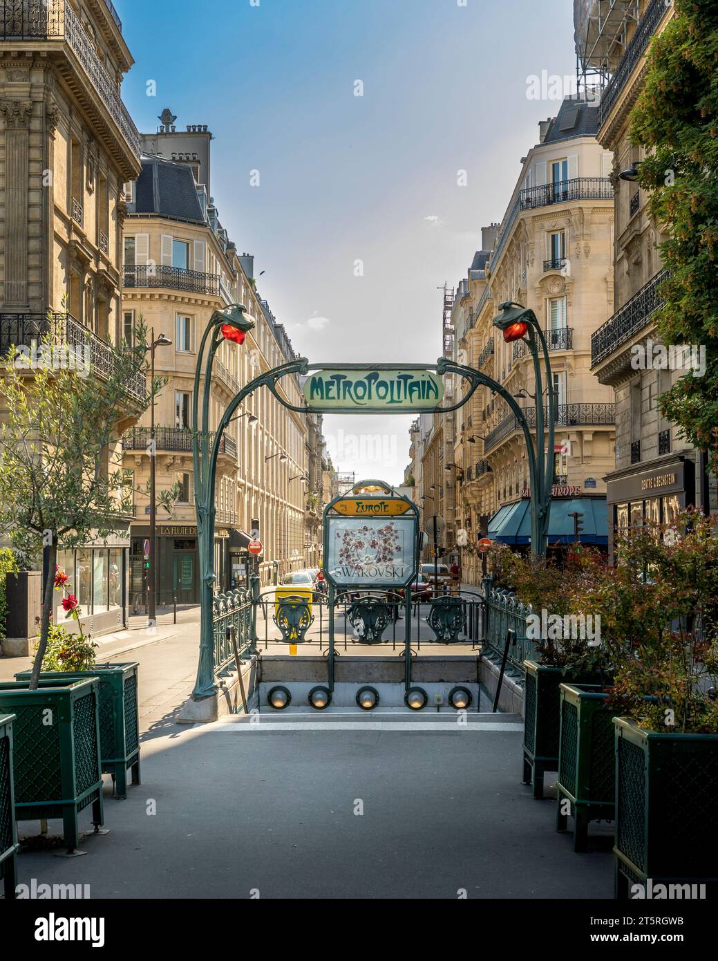 Parigi, Francia - 28 maggio 2023: Stazione della metropolitana con decorazione tradizionale Art Nouveau a Parigi Foto Stock