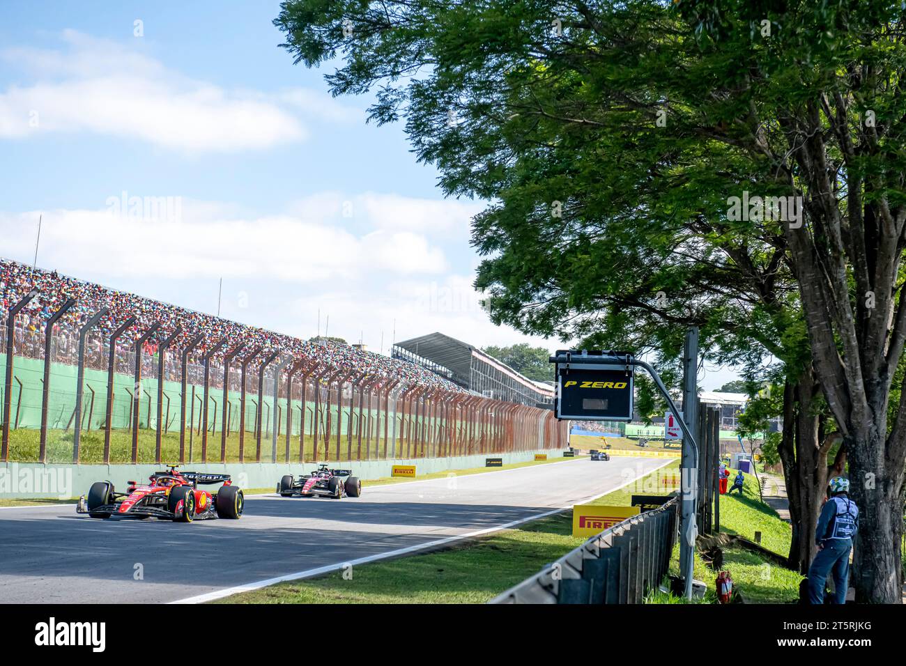 São Paolo, Brasile, 05 novembre, Carlos Sainz, spagnolo gareggia per la Ferrari. Giornata di gara, 21° round del campionato di Formula 1 2023. Crediti: Michael Potts/Alamy Live News Foto Stock