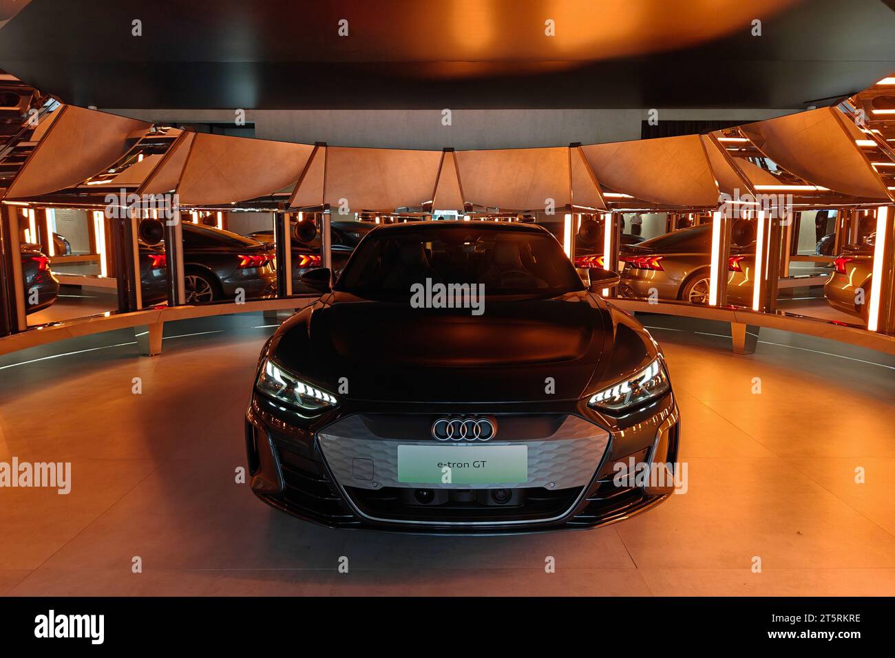 SHANGHAI, CINA - 6 NOVEMBRE 2023 - Audi e-tron GT Limited Time Art Tour, 6 novembre 2023, Shanghai, Cina. Foto Stock