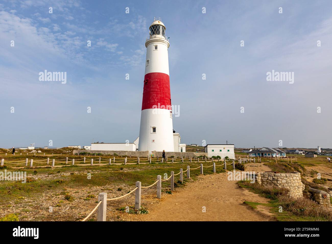 Faro di Portland Bill e centro visitatori, punto più meridionale del Dorset sull'isola di Portland, Inghilterra, Regno Unito, settembre 2023 Foto Stock