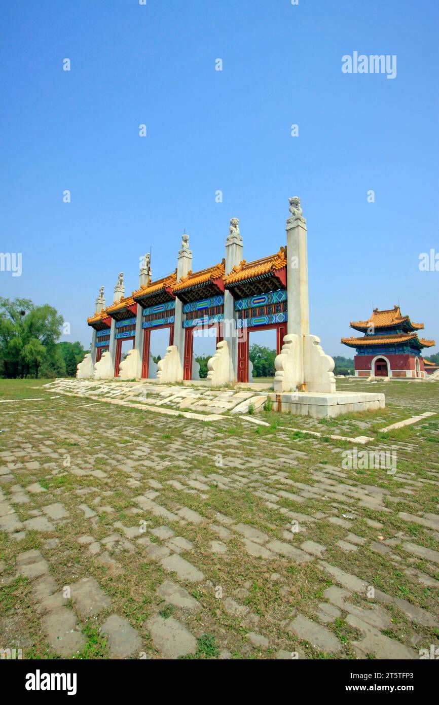 Città di Zunhua - 23 maggio: Architettura paesaggistica della porta del drago e della fenice nelle Tombe reali orientali della dinastia Qing, 23 maggio 2015, città di zunhua, hebei provi Foto Stock