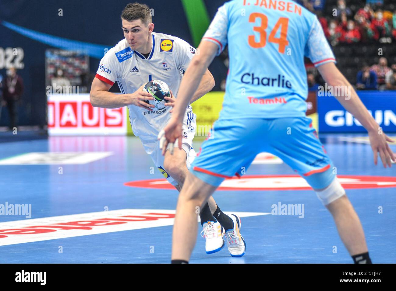 Aymeric Minne (Francia) contro i Paesi Bassi. EHF Euro 2022. Round principale. Foto Stock