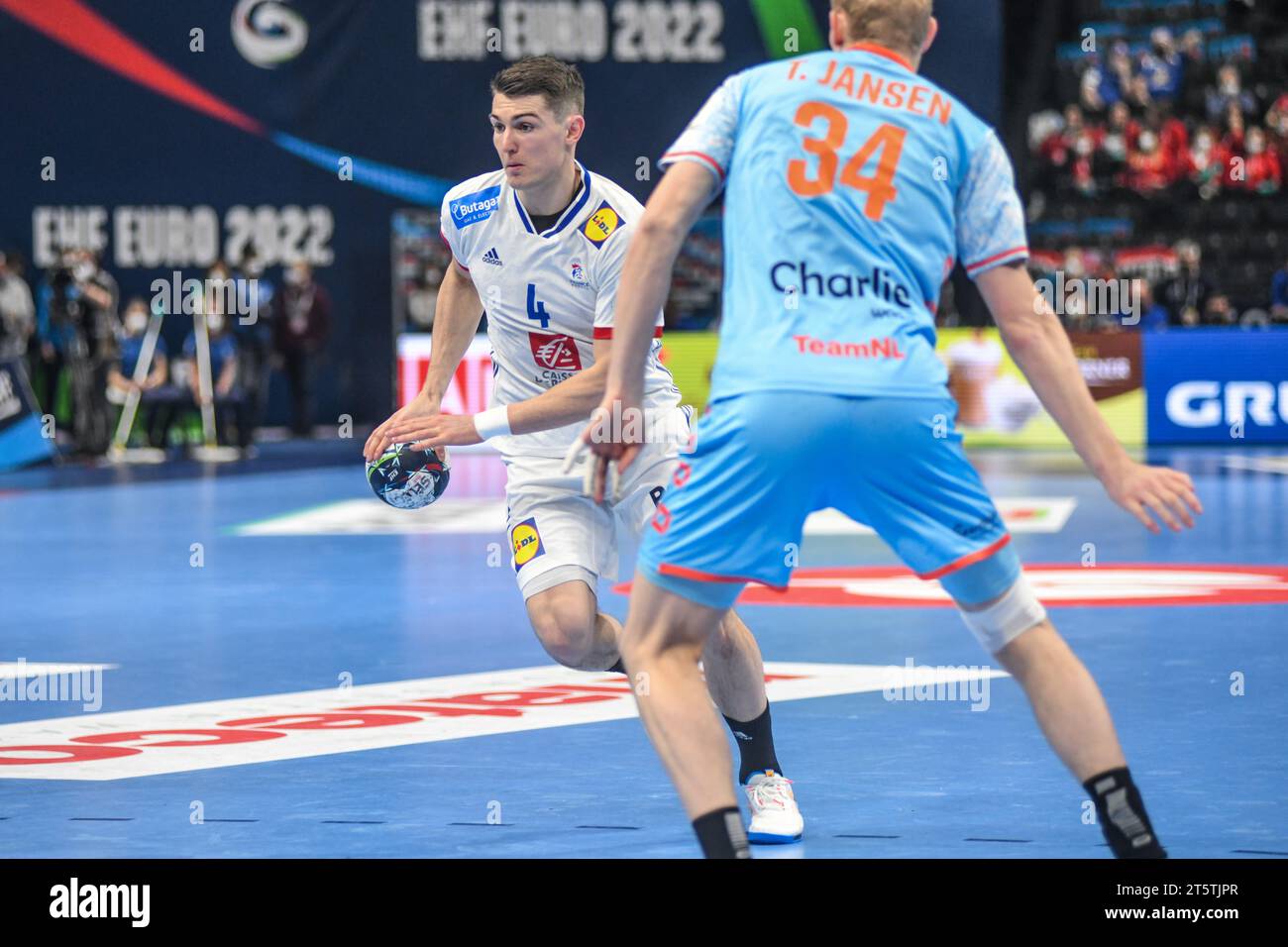 Aymeric Minne (Francia) contro i Paesi Bassi. EHF Euro 2022. Round principale. Foto Stock