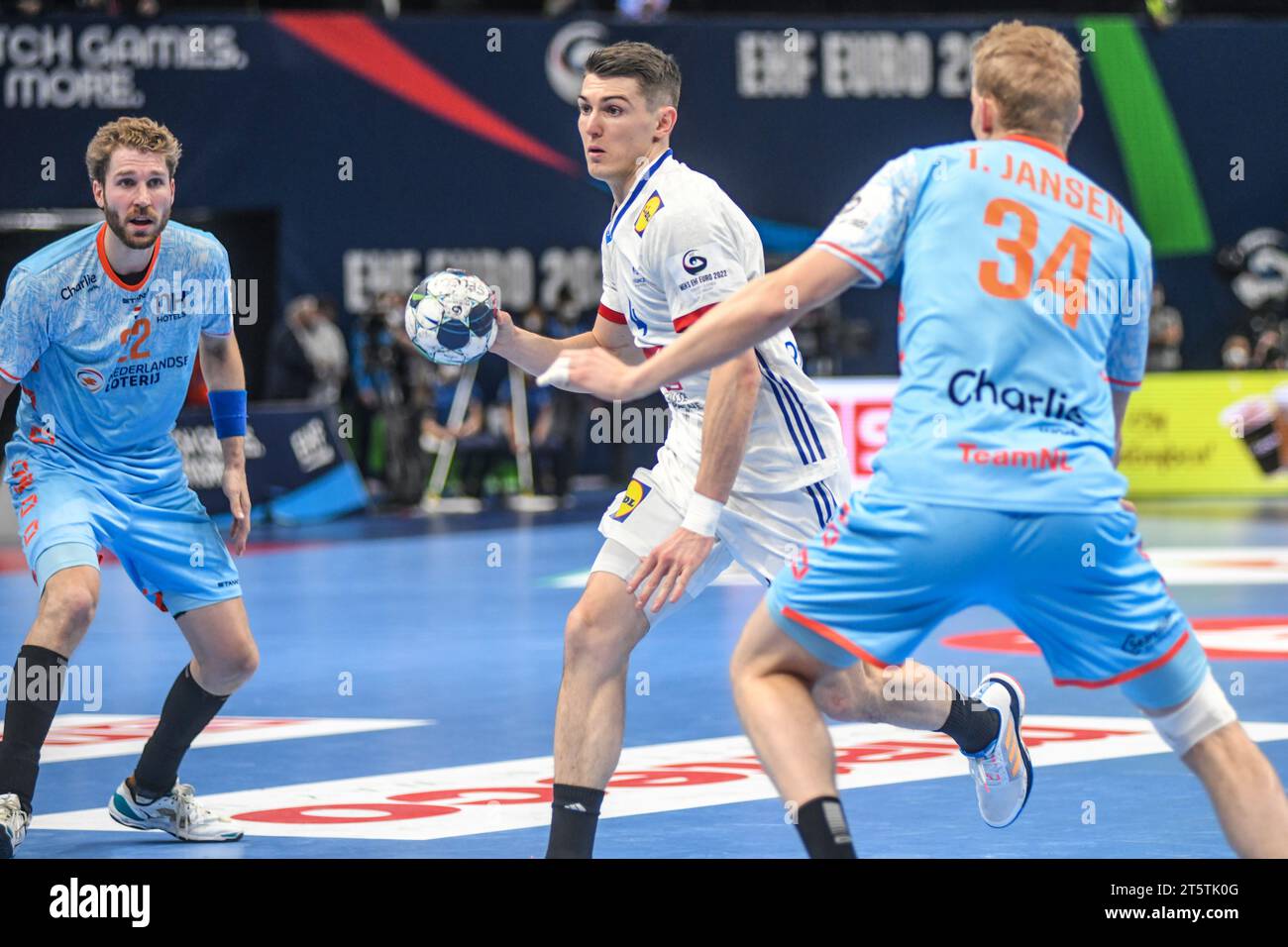 Aymeric Minne (Francia) contro i Paesi Bassi. EHF Euro 2022. Round principale. Foto Stock