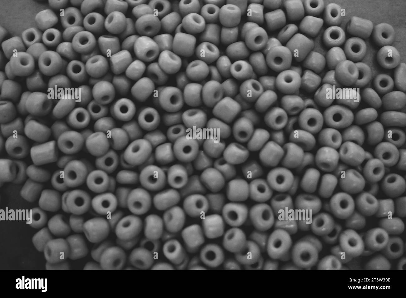 Creazione di perline in pile, in bianco e nero, silenziose Foto Stock