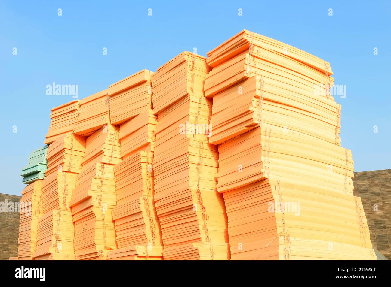 materiali da costruzione a isolamento termico accumulati insieme, primo piano della foto Foto Stock