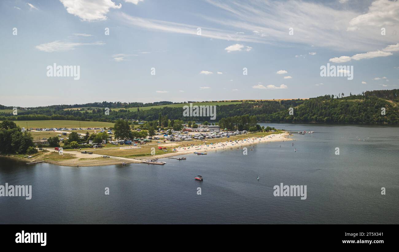 Übersichtsaufnahme von Saalburg-Beach, einem beliebten Ausflugsziel im Saale-Orla-Kreis. Hier findet unter anderem auch das Festival SonneMondSterne Foto Stock