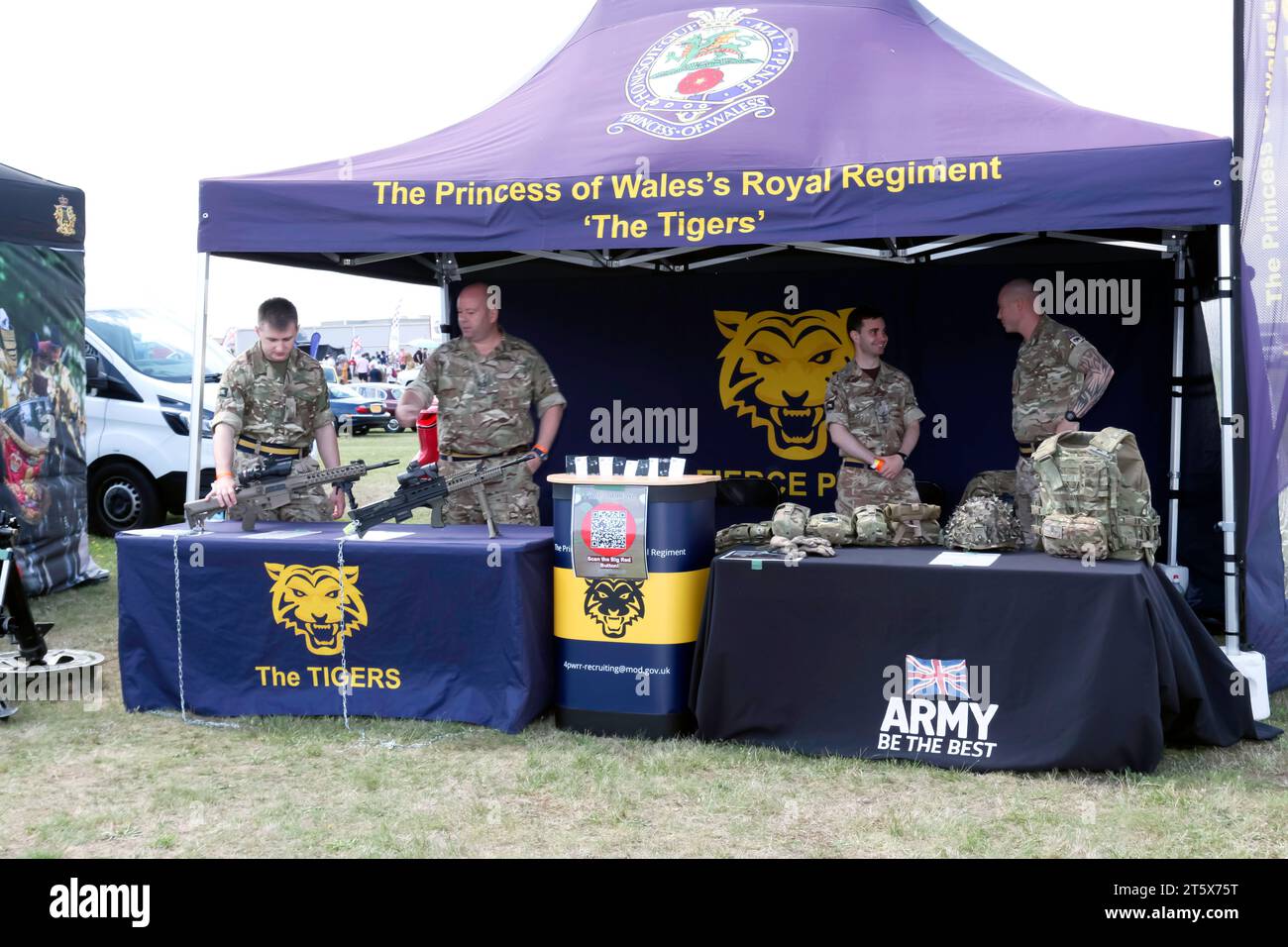 The Princess of Wales Royal Regiment "TheTigers", Recruitment Stand al British Motor Show del 2023 Foto Stock