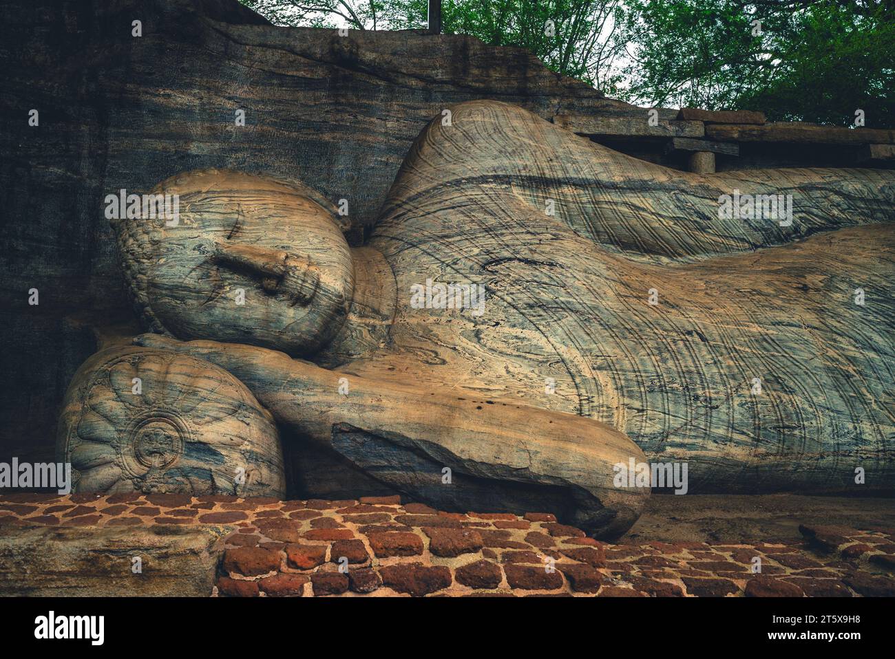 Statua del Buddha reclinata a Gal Vihara, il Tempio della roccia, a Polonnaruwa, sri lanka Foto Stock
