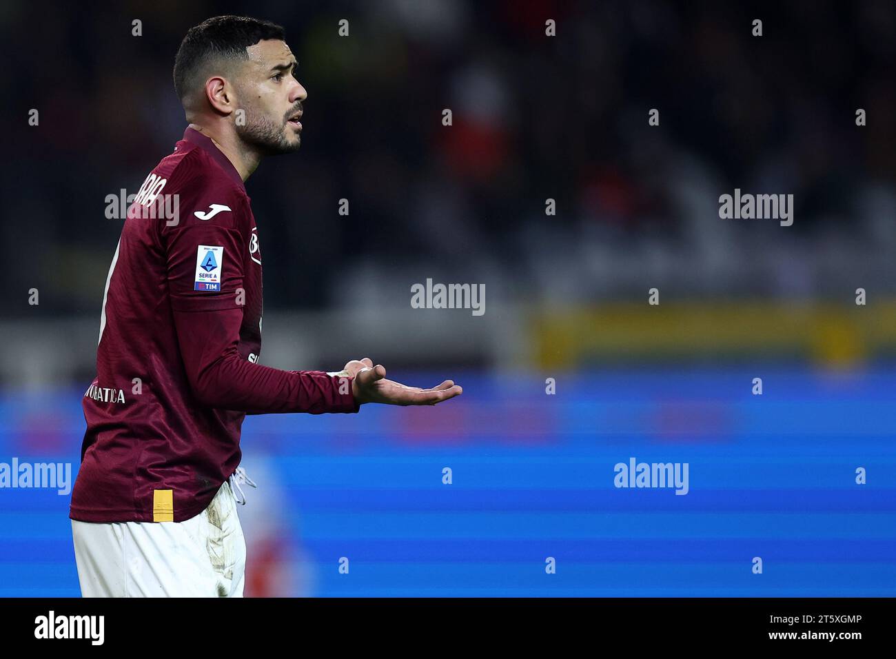 Torino, Italia. 6 novembre 2023. Antonio Sanabria del Torino FC gestisce durante la partita di serie A tra Torino FC e noi Sassuolo allo Stadio Olimpico il 6 novembre 2023 a Torino. Crediti: Marco Canoniero/Alamy Live News Foto Stock