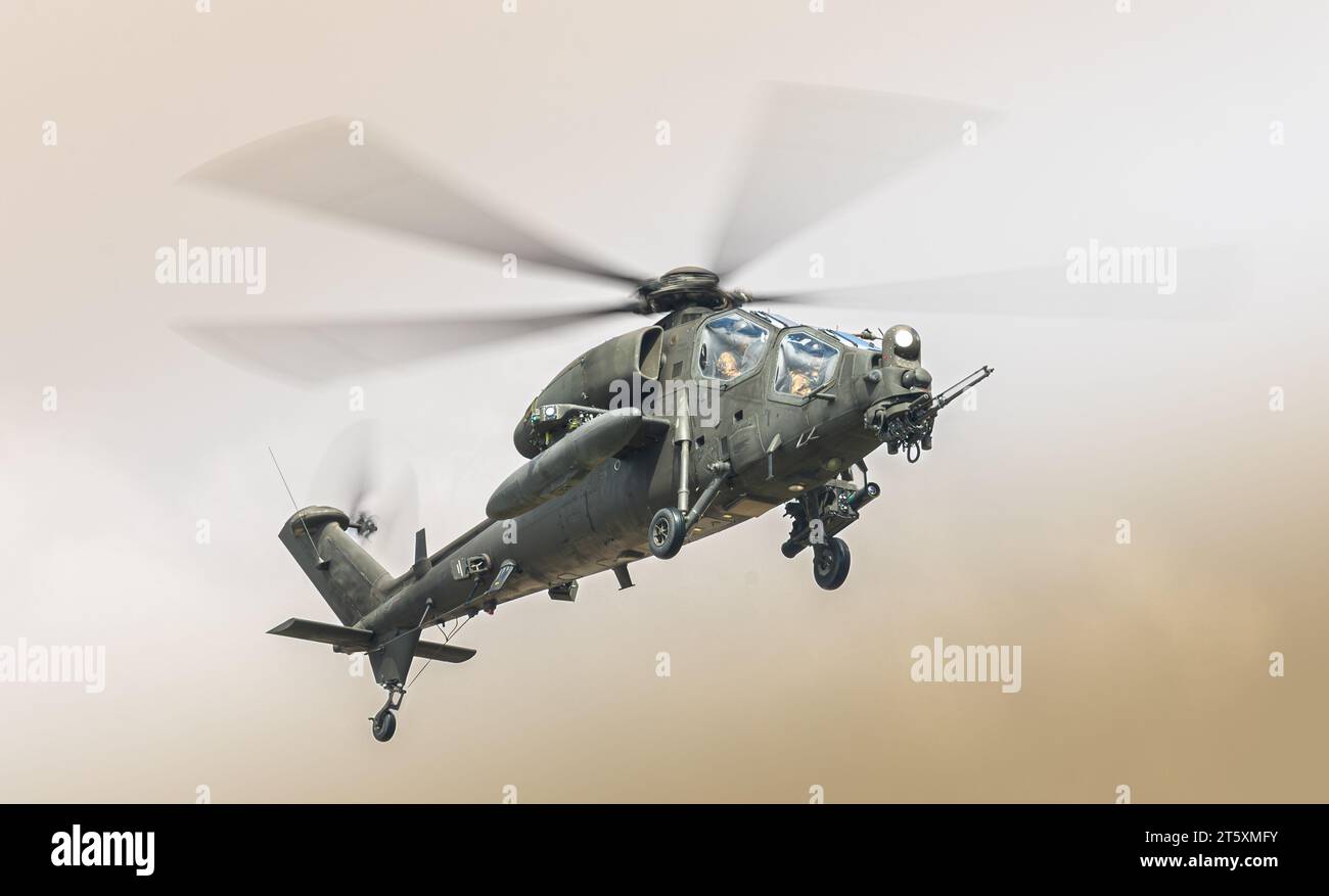 Un elicottero d'attacco Augusta AH-129D Mangusta, esposto dall'esercito italiano al RIAT 2023 Foto Stock